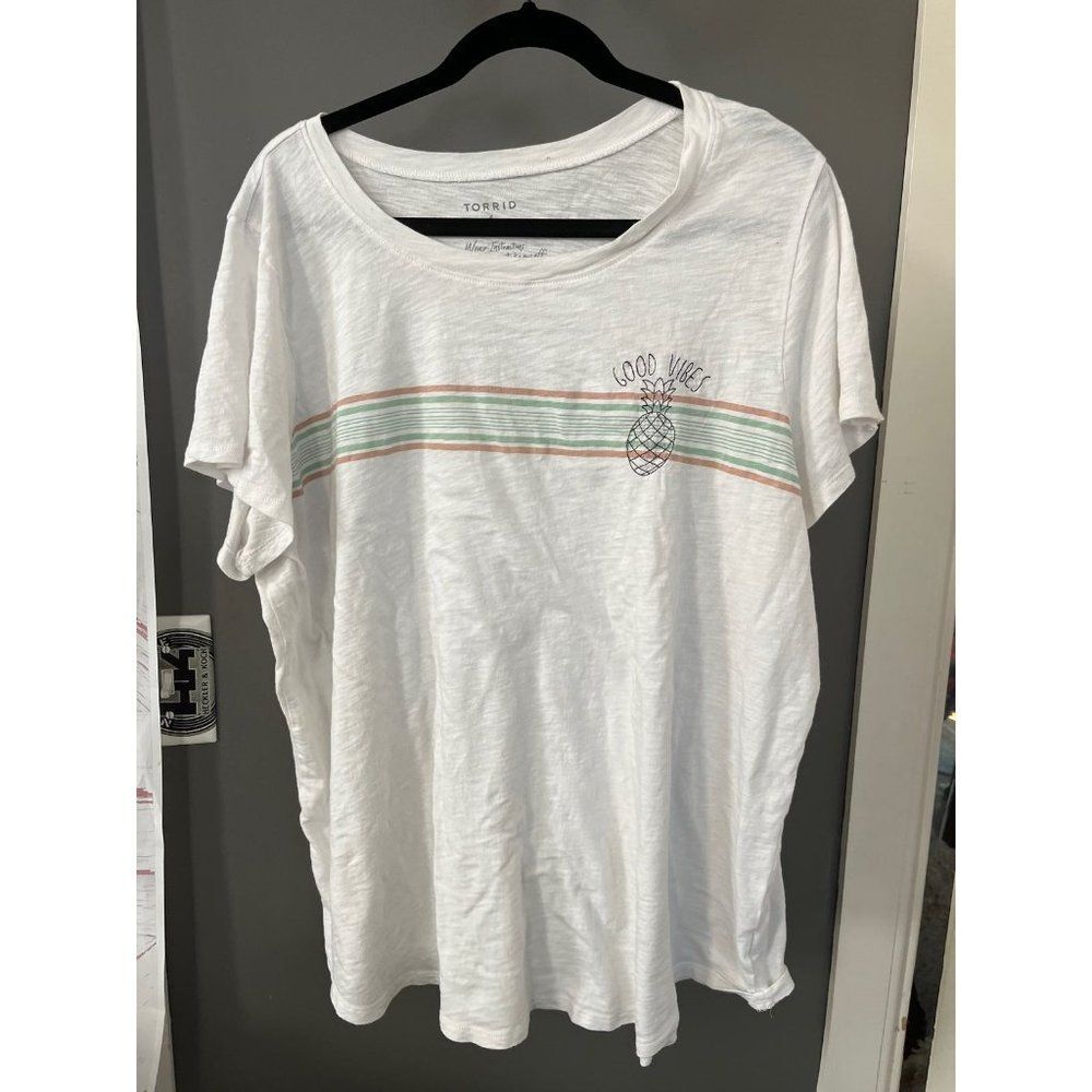 Torrid size 4 white v neck t shirt